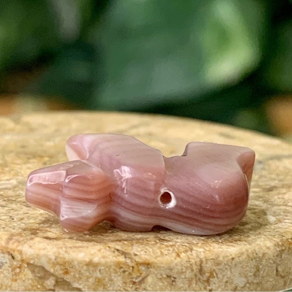 Wampum Fetish Bear Bead Quahog Shell Carving Purple White Clam Top Drilled .7" - Picture 12 of 16
